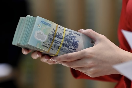 Nợ thuế quá hạn bao lâu bị phong tỏa tài khoản ngân hàng?