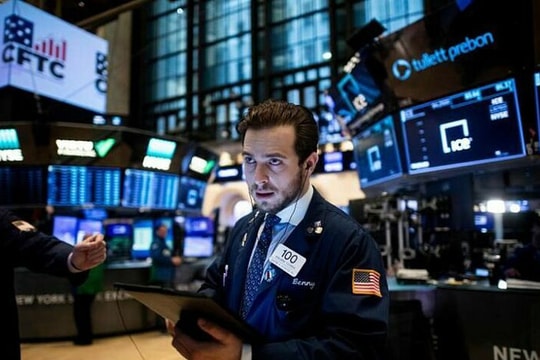 Chứng khoán Mỹ kết phiên đầu tuần phân hóa, cổ phiếu công nghệ kéo Nasdaq giảm sâu