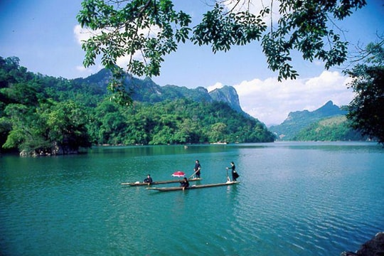 Địa điểm sở hữu hồ nước ngọt lớn nhất miền Bắc: Chèo SUP, cắm trại, ngắm bình minh cực đẹp