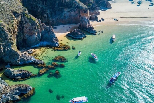 Không phải Đà Nẵng hay Nha Trang, thành phố này đang nổi lên như thiên đường nghỉ dưỡng biển