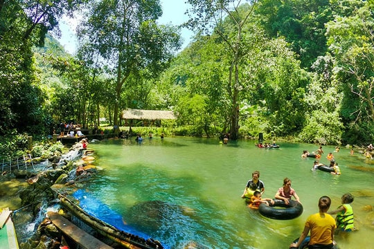Địa điểm "ngày mát đêm lạnh" chỉ cách Hà Nội hơn 100km: Du khách vui chơi 2 ngày 1 đêm chưa muốn về