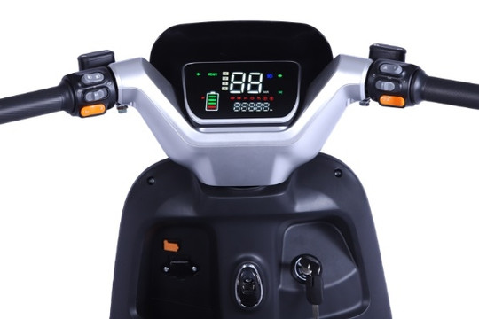 Xuất hiện mẫu xe máy điện đầy pin chỉ 5 giây, tốc độ gần 100 km/h