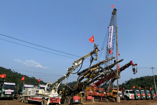 Chỉ 4 cổ đông tham dự, RCC Group lại tổ chức ĐHCĐ bất thành