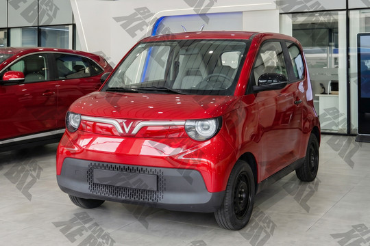 VinFast chuẩn bị mở bán mẫu ô tô điện chưa tới 200 triệu: Đi xa 210km, miễn phí sạc 20 lần/tháng